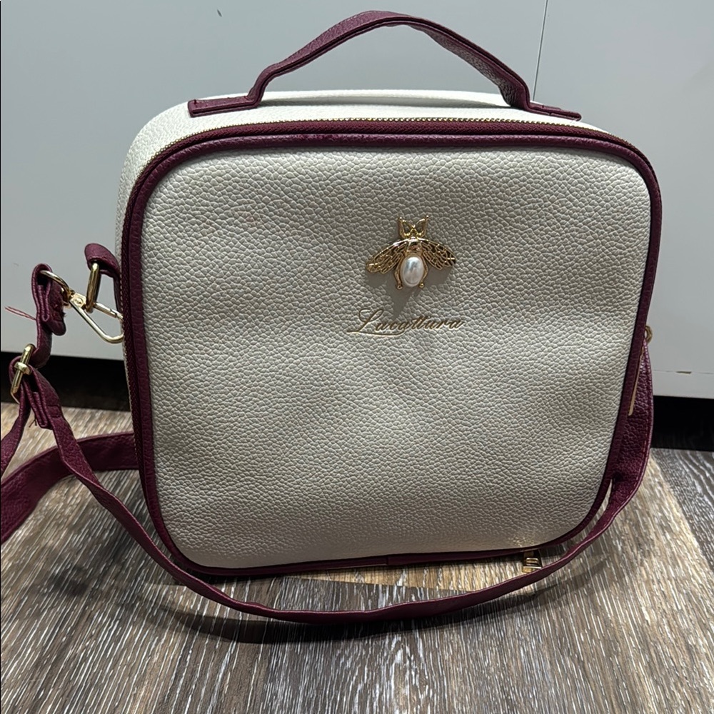 LACATTURA Travel Makeup bag
Leather Makeup Train Case Cosmetic Organizer